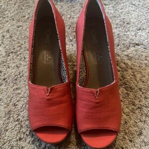 Toms Wedges Size 7.5